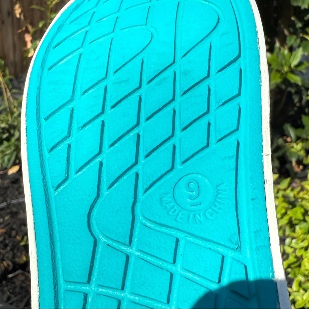 Old Navy Unisex Blue Slip-On Rubber Water Shoes Size 9 Casual Summer Vacation